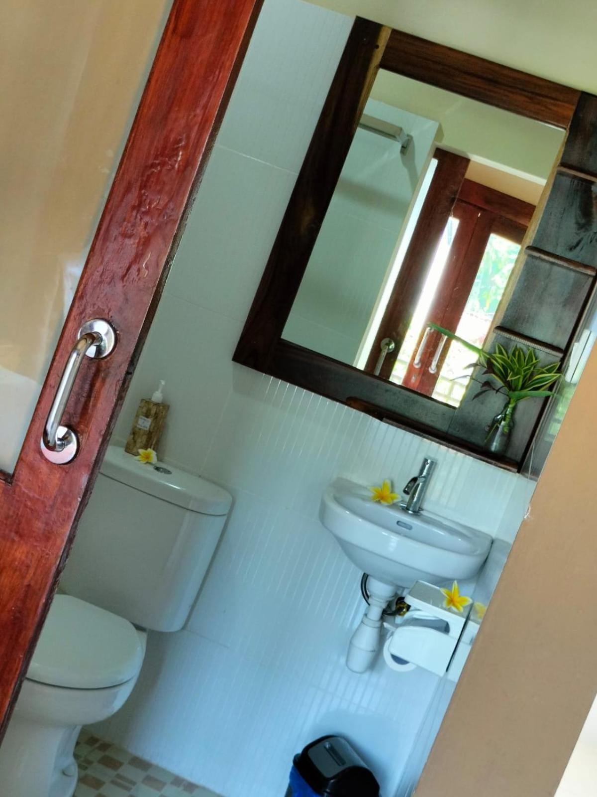 Semilir Inn Senggigi Zewnętrze zdjęcie